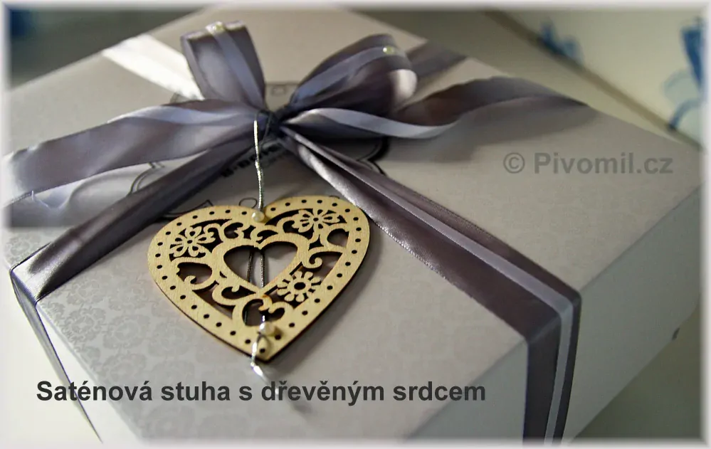 Ring SWAROVSKI® svatební číše se jmény novomanželů