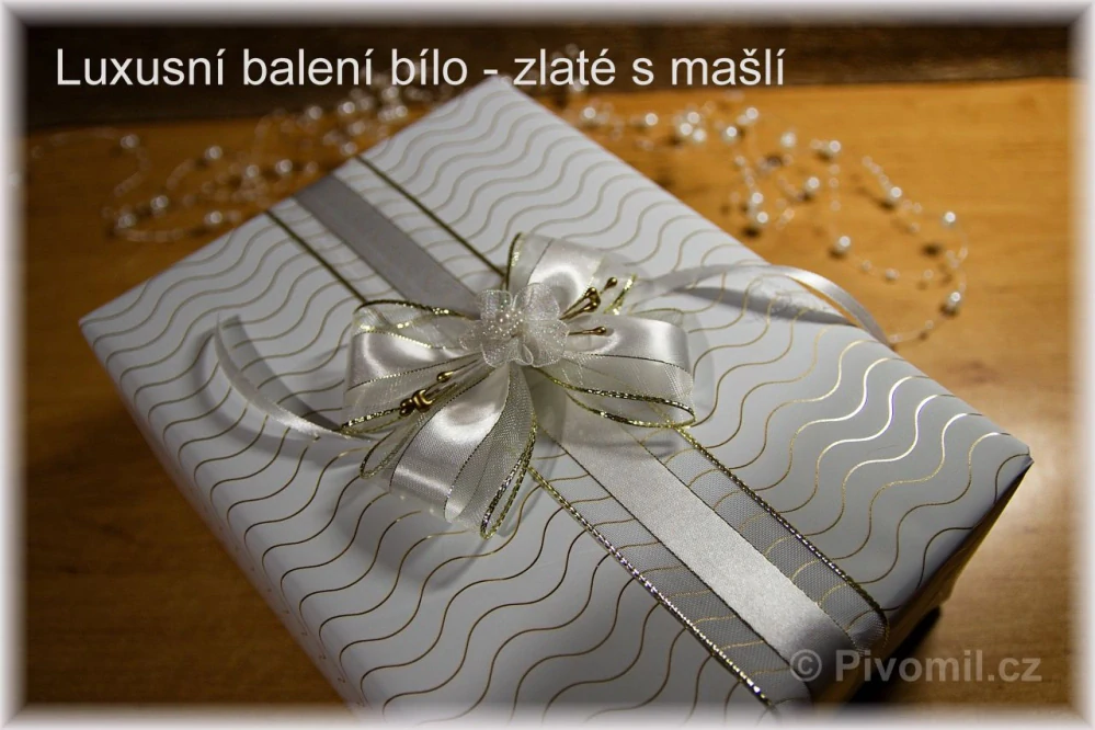 Dárek k promoci - půllitr se jménem a titulem v krabici