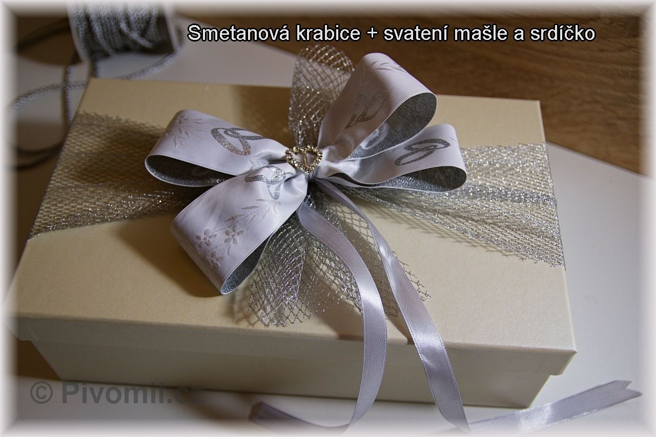 Svatební skleničky s krajkou, jmény a datem